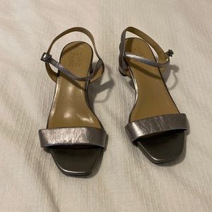 Naturalizer 8.5 WIDE metallic heeled sandals